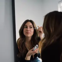 Seperti apa keampuhan serum yang mampu mengatasai berbagai permasalahan wajah dari jerawat hingga kulit kusam?/dok. unsplash mathilde/paulynn/shutterstock