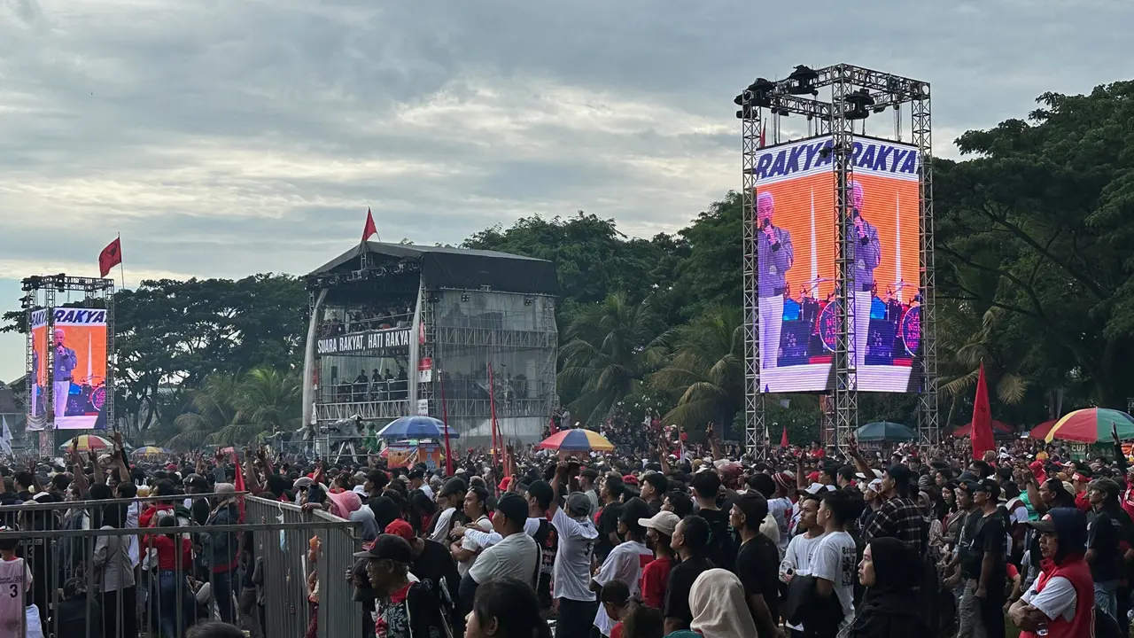 Ganjar Pranowo di Ruang Terbuka Hijau (RTH) Maron Kecamatan Genteng, Banyuwangi, Kamis (8/2/2024).