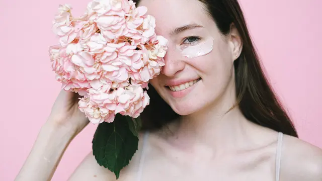 Pola makan sehat bisa membantu mengurangi kantung mata