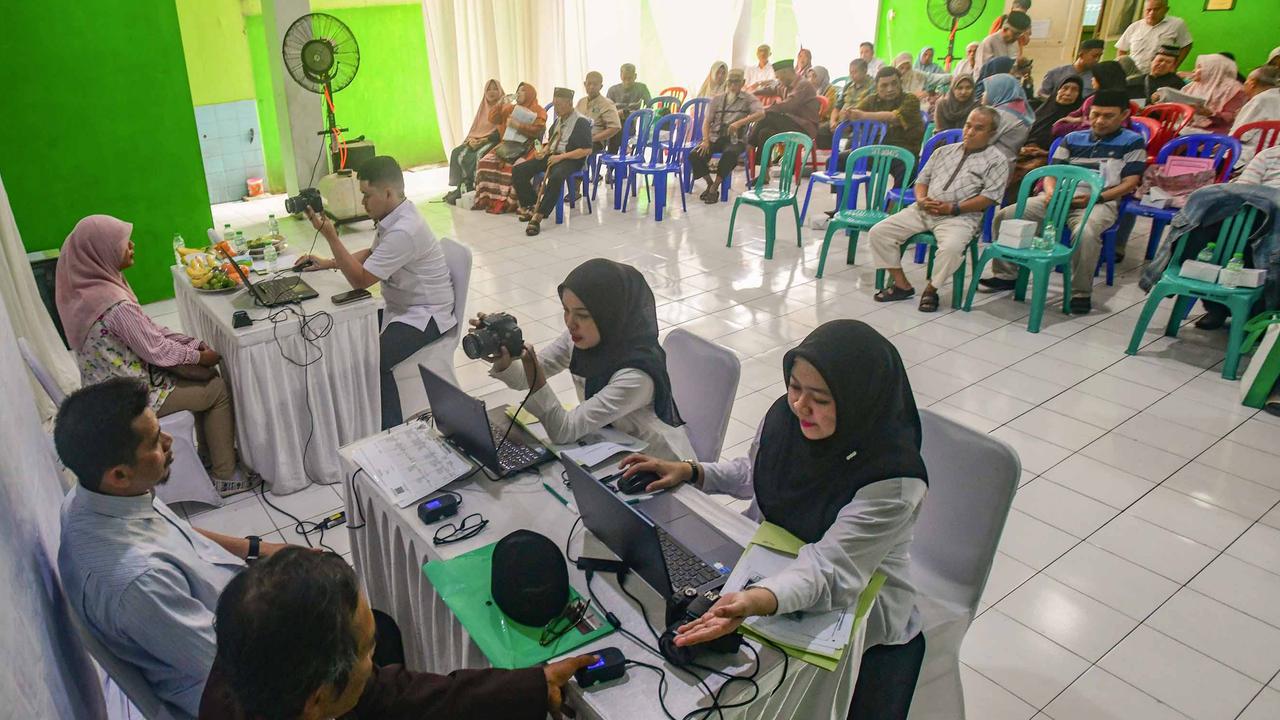 FOTO: Antusias Warga Serbu Layanan Paspor Haji Jemput Bola di Pamulang