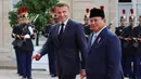 Kehadiran Prabowo menempatkan Indonesia dalam deretan negara-negara mitra strategis yang pernah mendapat kehormatan serupa dalam sejarah panjang Bastille Day. (Ludovic MARIN/AFP)