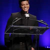 Lagu Bruno Mars yang berjudul ‘Uptown Funk’ sendiri telah meraih penjualan sebesar 1,44 juta kopi pada tahun ini. (Bintang/EPA)