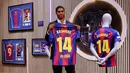 Pemain jebolan akademi Manchester United ini akan mengenakan nomor punggung 14 di Barcelona. (AP Photo/Joan Monfort)