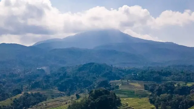 Pemandangan Gunung Tampomas di Sumedang