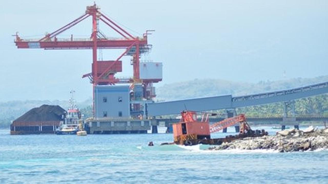 Batu bara PLTU Celukan Bawang di Buleleng mulai ganggu warga