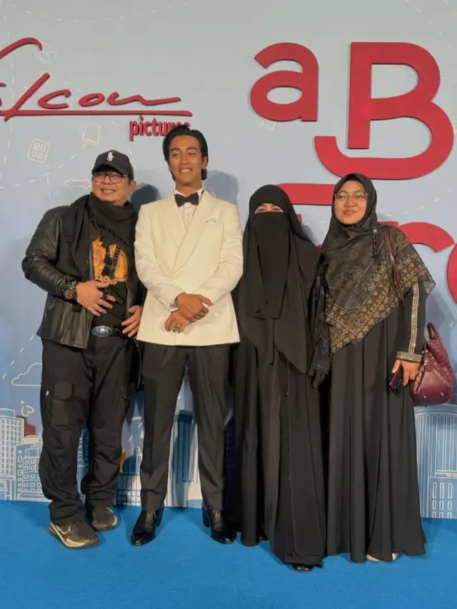 Umi Pipik Sampaikan Pesan Menyentuh  untuk Abidzar di Premiere 'A BUSINESS PROPOSAL'. (Instagram/_ummi_pipik_)