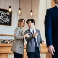 Ilustrasi rekan kerja yang toxic. (Image by teksomolika&lt;/a&gt; on Freepik)