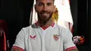 Sevilla pun dengan bangga memperkenalkan Ramos sebagai rekrutan anyar mereka. (FOTO: instagram.com/sevillafc/)