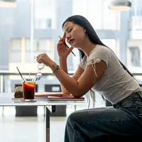 7 Kebiasaan Sehari-hari yang Membuatmu Sulit Bahagia Tanpa Sadar./Copyright depositphotos.com/bongkarngraphic