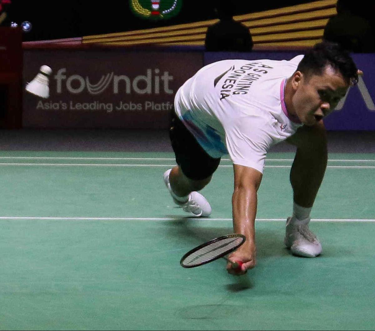 Tunggal putra Indonesia, Anthony Sinisuka Ginting&nbsp;Jepang bertanding melawan wakil Jepang, Kenta Nishimoto dalam babak 32 besar Indonesia Open 2024 di Istora Senayan, Jakarta, Selasa (4/6/2024). Langkah Anthony Ginting di Indonesia Open 2024 harus ter