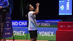 Tunggal putra terbaik Indonesia saat ini, Anthony Sinisuka Ginting sukses melangkah ke final All England 2024 setelah menyingkirkan wakil Prancis, Christo Popov lewat pertarungan tiga gim (19-21, 21-5 dan 21-11) di Utilita Arena, Birmingham, Inggris, Sabtu (16/3/2024) sore WIB. Lolosnya Anthony Ginting ke final sekaligus memecahkan rekor 22 tahun kembalinya tunggal putra Indonesia di final All England. Tunggal putra Indonesia terakhir yang berlaga di final All England adalah Budi Santoso pada edisi 2002 yang saat itu dikalahkan wakil China, Chen Hong dengan skor 3-0 (7-4, 7-5 dan 7-1). (AP Photo/Rui Vieira)