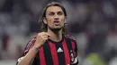 Paolo Maldini - Bek lengenda AC Milan ini menjadi pencetak gol tertua ketika ia membobol gawang Liverpool di tahun 2005 di ajang Liga Champions. Maldini turut menyumbankan trofi liga Champions untuk AC Milan di tahun 2007. (AFP/Emilio Andreoli)