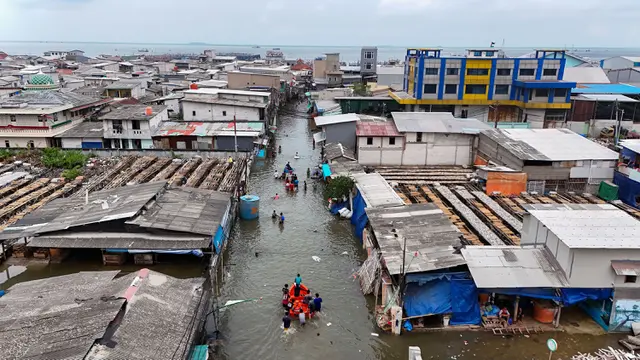 Pemandangan Udara Pesisir Jakarta yang Terendam Banjir Rob