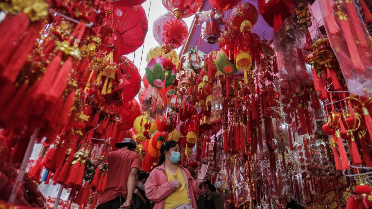 Pasar yang terkenal sebagai pusat perdagangan Tionghoa ini menjadi tujuan utama bagi masyarakat yang ingin mempersiapkan segala kebutuhan untuk merayakan Imlek.<br>(Foto Liputan6.com / Angga Yuniar)