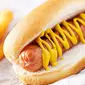 Makan Hotdog isi sosis tingkatkan risiko terkena kanker pankreas. (Foto: the-open-mind.com)