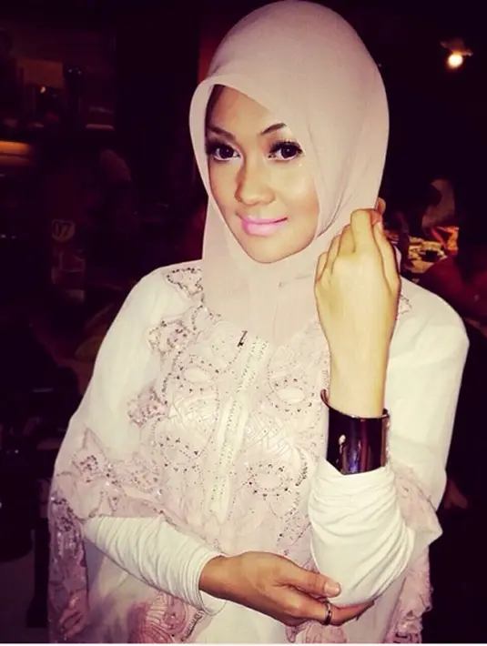Perjalanan ke Palestina beberapa waktu lalu membuat ia akhirnya memantabkan hatinya untuk berhijab. Hal itu dikatakan perempuan biasa disapa IDP tersebut saat ditemui di kawasan Tendean Jakarta Selatan. (Instagram/idp91)
