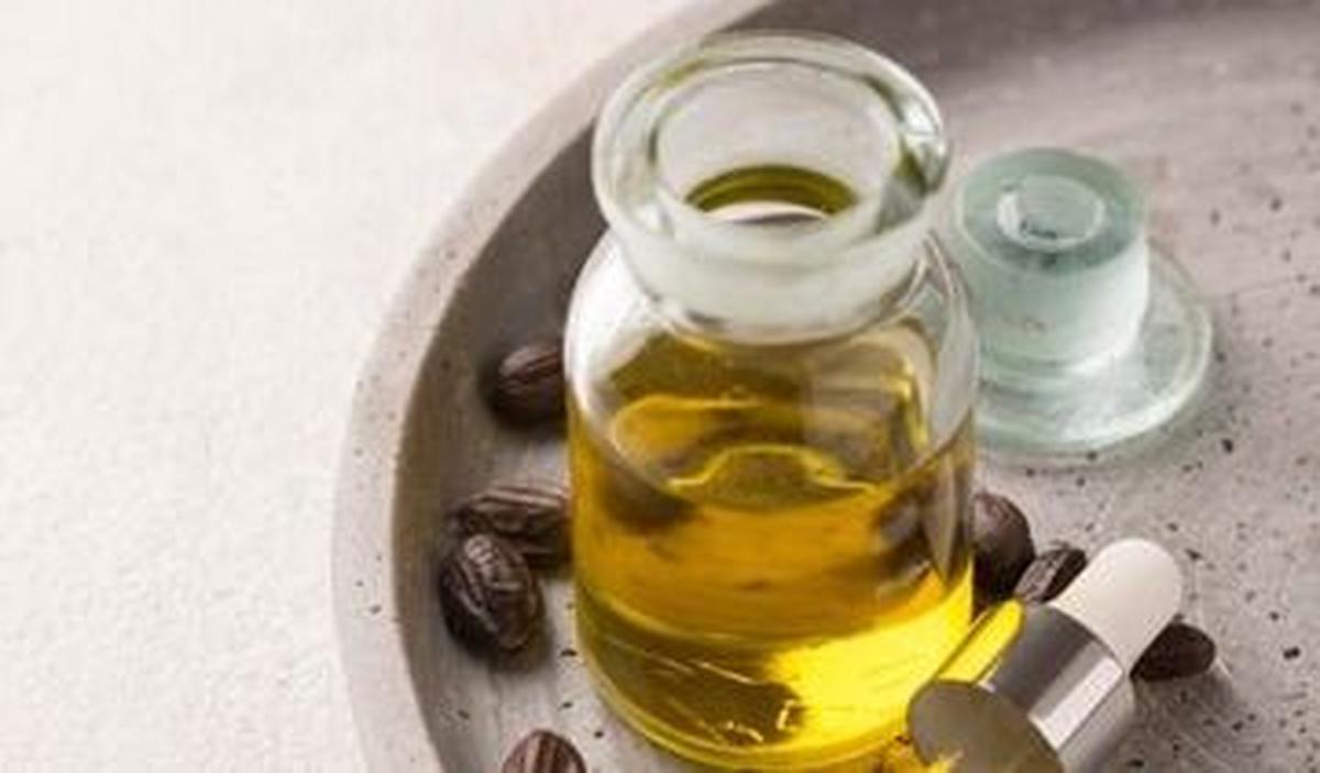10. Minyak Jarak: Mencegah Kerusakan Kulit