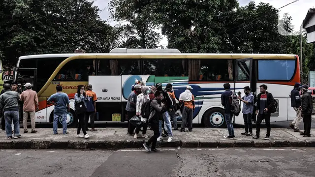 Suasana Arus Balik Liburan di Terminal Kampung Rambutan