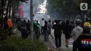 Kericuhan disebabkan tembakan gas air mata yang ditembakkan aparat Brimob dari dalam markas. (Liputan6.com/Helmi Fithriansyah)