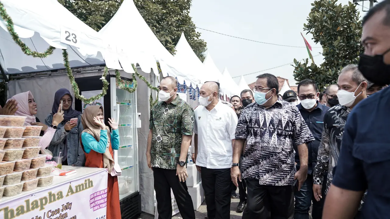 Kemesraan Rano Karno dan Ahmed Zaki Iskandar Hadiri Festival Kampung Cengkok di Tangerang.