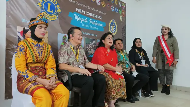 Acara peringatan Hari Pahlawan ini dimotori Lions Club LCJ Paramitra. Didukung oleh 30 club, serta Komite Budaya Lions Club Distrik 307-A1.