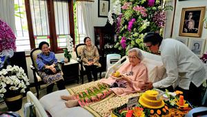 Presiden Kelima RI Megawati Soekarnoputri saat menghadiri perayaan ulang tahun ke-100 istri mantan Kapolri Jenderal (Purn) Hoegeng Iman Santoso, Meriyati Roeslani. (Dok. Istimewa)