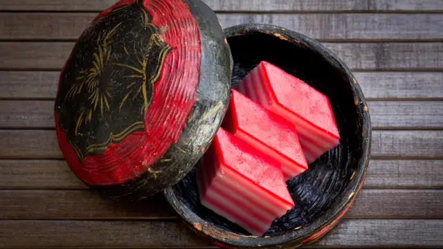 kue lapis merah putih