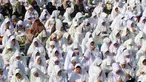 Ratusan warga menghadiri zikir dan doa bersama di lapangan Manunggal, Menteng, Bogor, Jawa Barat, Indonesia pada Rabu 19 Juni 2023. (merdeka.com/Arie Basuki)