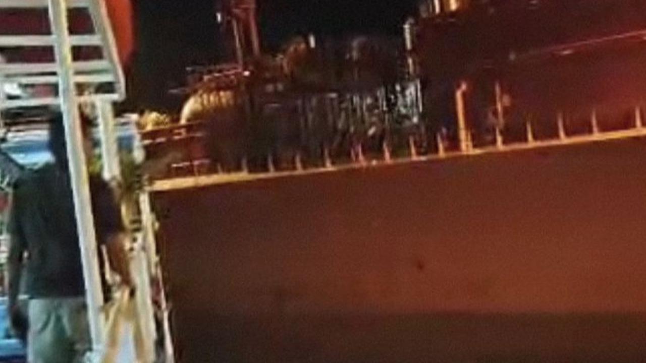 Viral Paniknya Penumpang KMP Trimas Fadhila Senggol Kapal MT Sofia di Pelabuhan Merak
