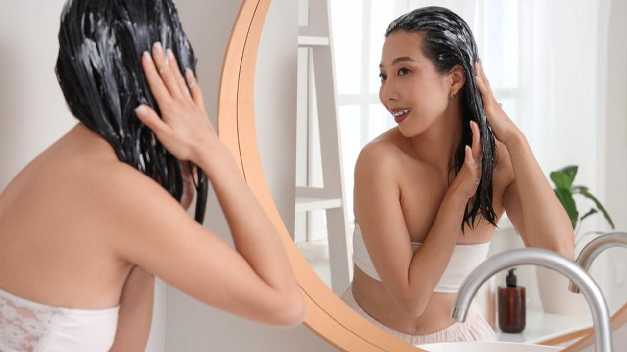 4. Rutin Pakai Masker Rambut<br>