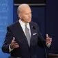 Calon presiden dari Partai Demokrat, Joe Biden, memberi isyarat saat berbicara selama debat capres AS 2020 pertama pada Selasa (29/9/2020), di Case Western University dan Cleveland Clinic, Cleveland, Ohio. (Foto AP/Patrick Semansky)