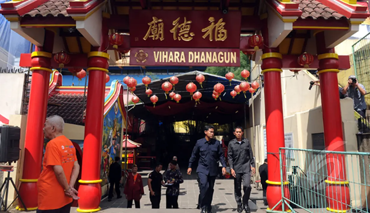  Beberapa personil Paspamres berjaga di sekitar Vihara Dhanagun, Bogor, Jawa Barat, Kamis (5/3/2015). Presiden Jokowi akan membuka pesta rakyat Kota Bogor dalam rangka perayaan Cap Go Meh. (Liputan6.com/Helmi Fithriansyah)