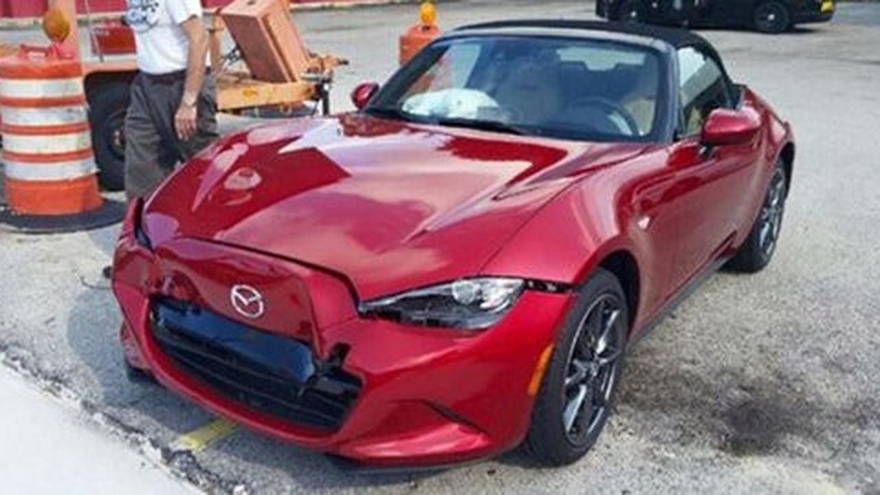 Apes, beli Mazda baru jalan 1,5km sudah ditabrak hingga penyok
