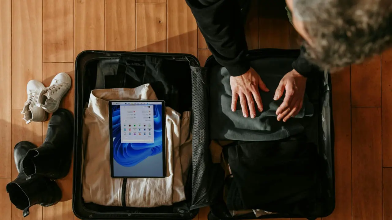 Travel Hacks Anti Ribet, dari Gulung Baju hingga Trik Simpan Barang Saat Packing