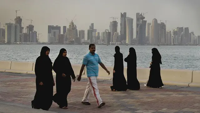 Sejumlah negara yang dipimpin oleh Arab Saudi mengambil langkah terkoordinasi, memutuskan hubungan dengan Qatar