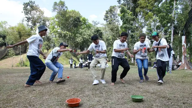 Sukarelawan Generasi Alumni Muda UB-ITS-UNAIR Bersama Ganjar yang tergabung dalam Ganjar Creasi (G-Creasi) mengadakan acara outbond bersama dengan puluhan Gen Z di Kabupaten Malang (Istimewa)