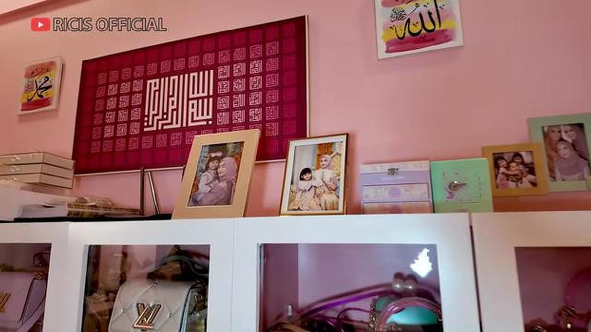 11 Potret Kamar Pink Ria Ricis di Rumah Lama, Room Tour Terakhir Sebelum Pindahan