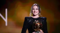 Alexia Putellas sukses menyabet penghargaan Ballon d'Or 2021 yang dianugerahkan kepada pesepakbola wanita terbaik pada tahun 2021. (AFP/Franck Fife)