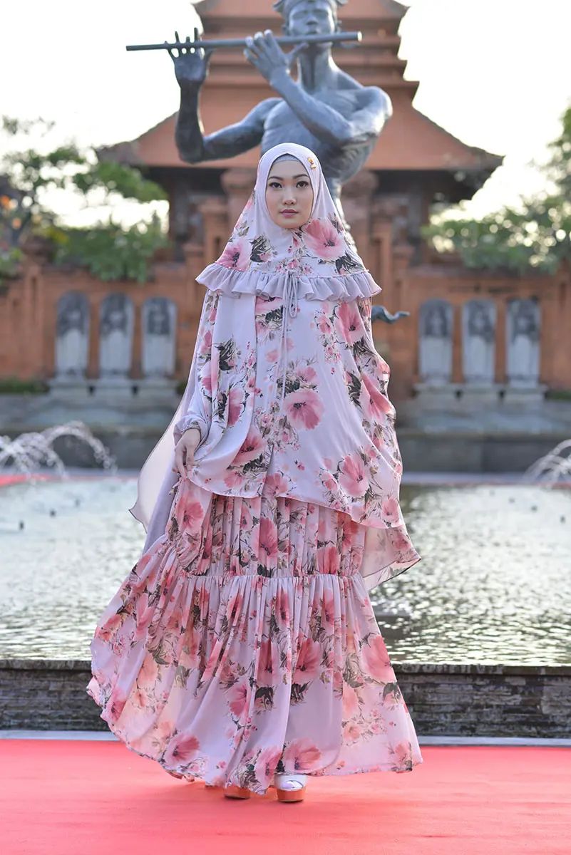 Busana hijab syar'i untuk para muslimah yang ingin terlihat lebih modern. (sumber foto: dok.js)