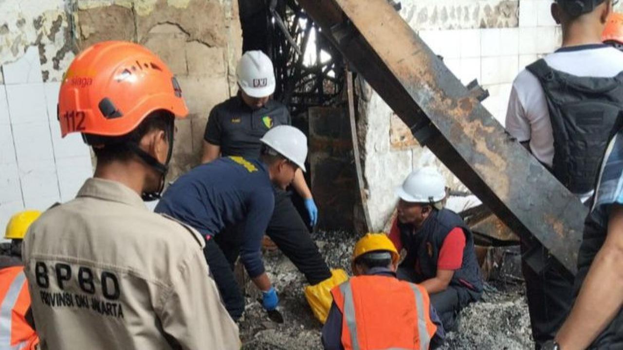 Satu Kantong Jenazah Kembali Dievakuasi, Diangkut dari Dapur Lantai Glodok Plaza