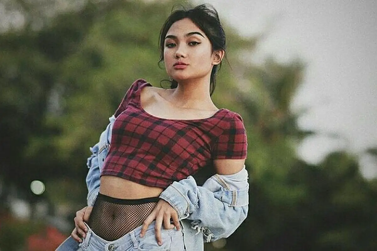 [Bintang] Punya Kulit Eksotis, Ini 5 Gaya Marion Jola Tunjukkan Body Goals