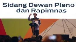 Presiden Joko Widodo atau Jokowi berbicara dalam Sidang Dewan Pleno II dan Rapimnas HIPMI di Tangerang, Rabu (7/3). Rapimnas mengusung tema 'Redistribusi Ekonomi dan Peran Pengusaha Muda dalam Memperkokoh Daya Saing Bangsa'. (Liputan6.com/Angga Yuniar)