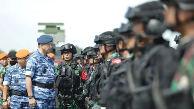Gelar Pasukan TNI dilakukan oleh tiga matra yakni TNI AD, TNI AL, dan TNI AU menyambut penyelenggaraan KTT G20 di Bali. (foto: Tim Komunikasi dan Media G20)