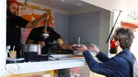 Kopi hingga Pizza Gratis Menanti Warga Israel yang Bersedia Disuntik Vaksin COVID-19
