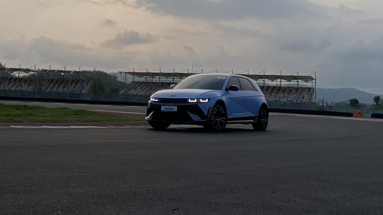 FOTO: Hyundai IONIQ 5 N ‘Unjuk Gigi’ di Sirkuit Mandalika