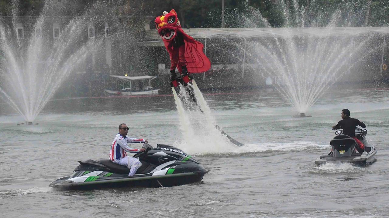 FOTO: Aerial Lion Dance Semarakkan Festival Imlek Jakarta 2026