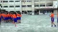 Video anak-anak bermain lompat tali secara berkelompok heboh di dunia maya. (Russia Today)