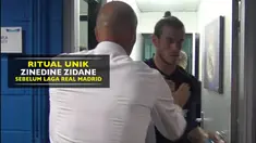 Pelatih Real Madrid, Zinedine Zidane, melakukan ritual unik kepada pemainnya setiap kali Real Madrid akan turun bertanding.