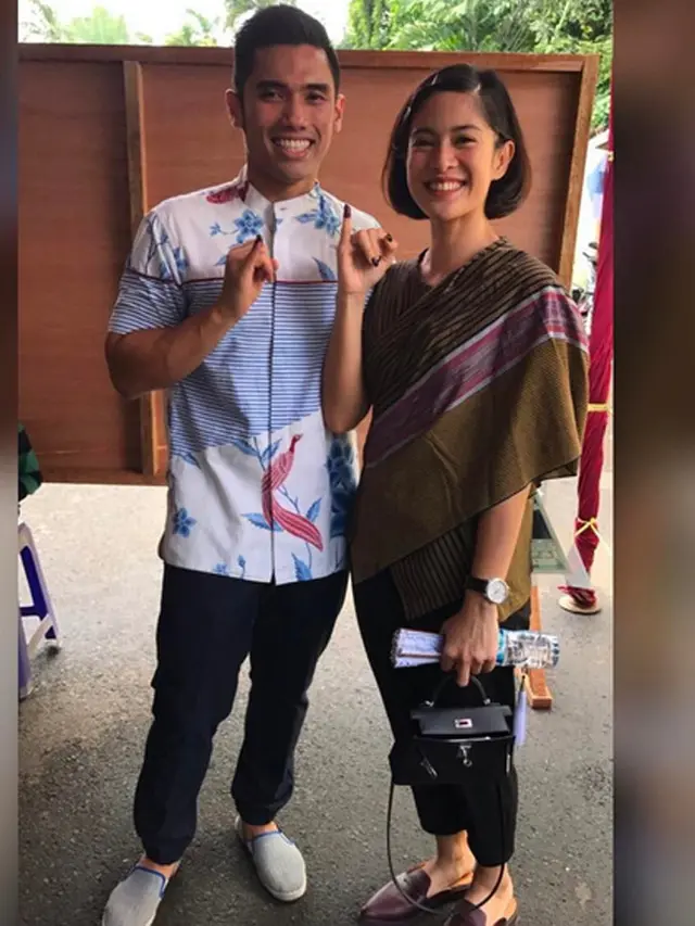 [Bintang] Selebriti Nyoblos - Dian Sastro