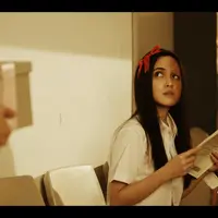 Shandy Aulia berperan sebagai si kembar Sofie dan Julie